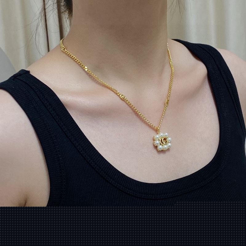 G*u*i necklaces